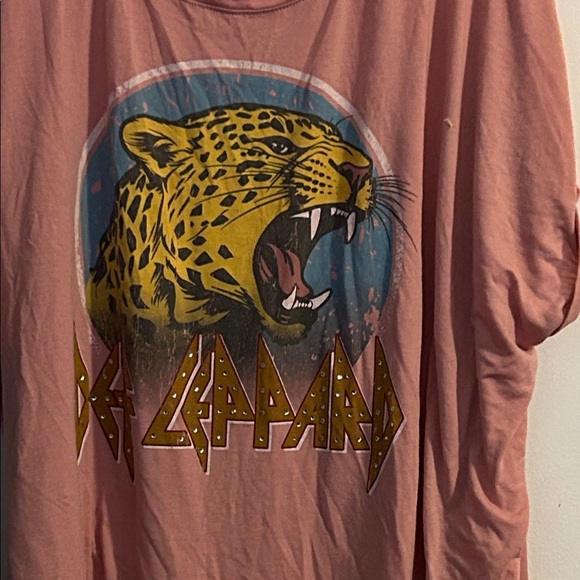 Terra & Sky def leopard Graphic T-Shirt - Picture 4 of 5